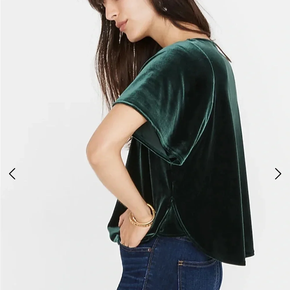 Madewell Velvet Butterfly Top dark green size medium curved hem‎